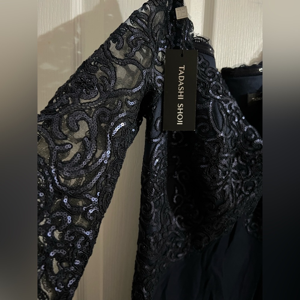 Tadashi Shoji - Allyson Evening Gown in Navy - Size 6 - Picture 5 of 6